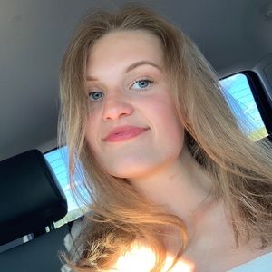 Meet your Posher, Caroline